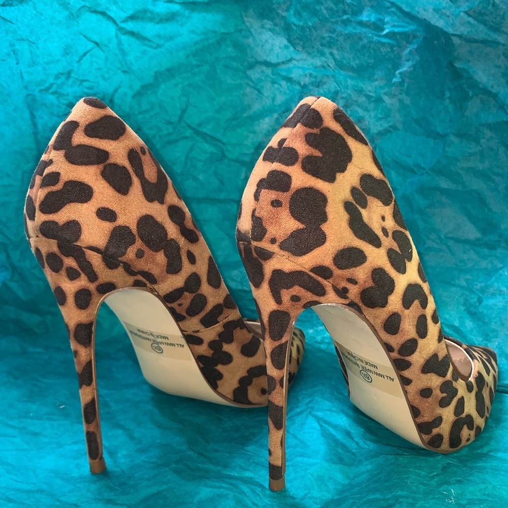 Olivia/ Leopard Pumps Size 6.5